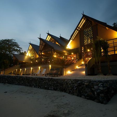 Tunamaya Beach&Spa Resort Kampong Mukut Exterior foto