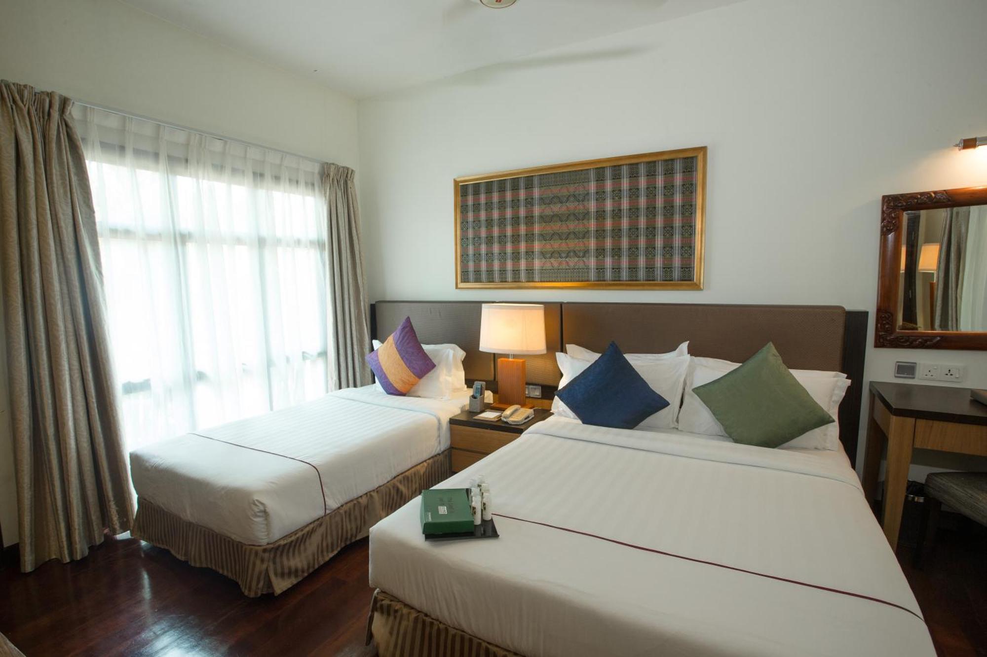 Tunamaya Beach&Spa Resort Kampong Mukut Exterior foto
