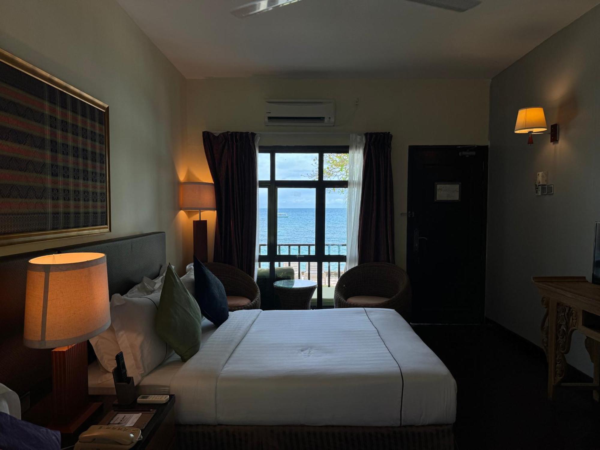 Tunamaya Beach&Spa Resort Kampong Mukut Exterior foto