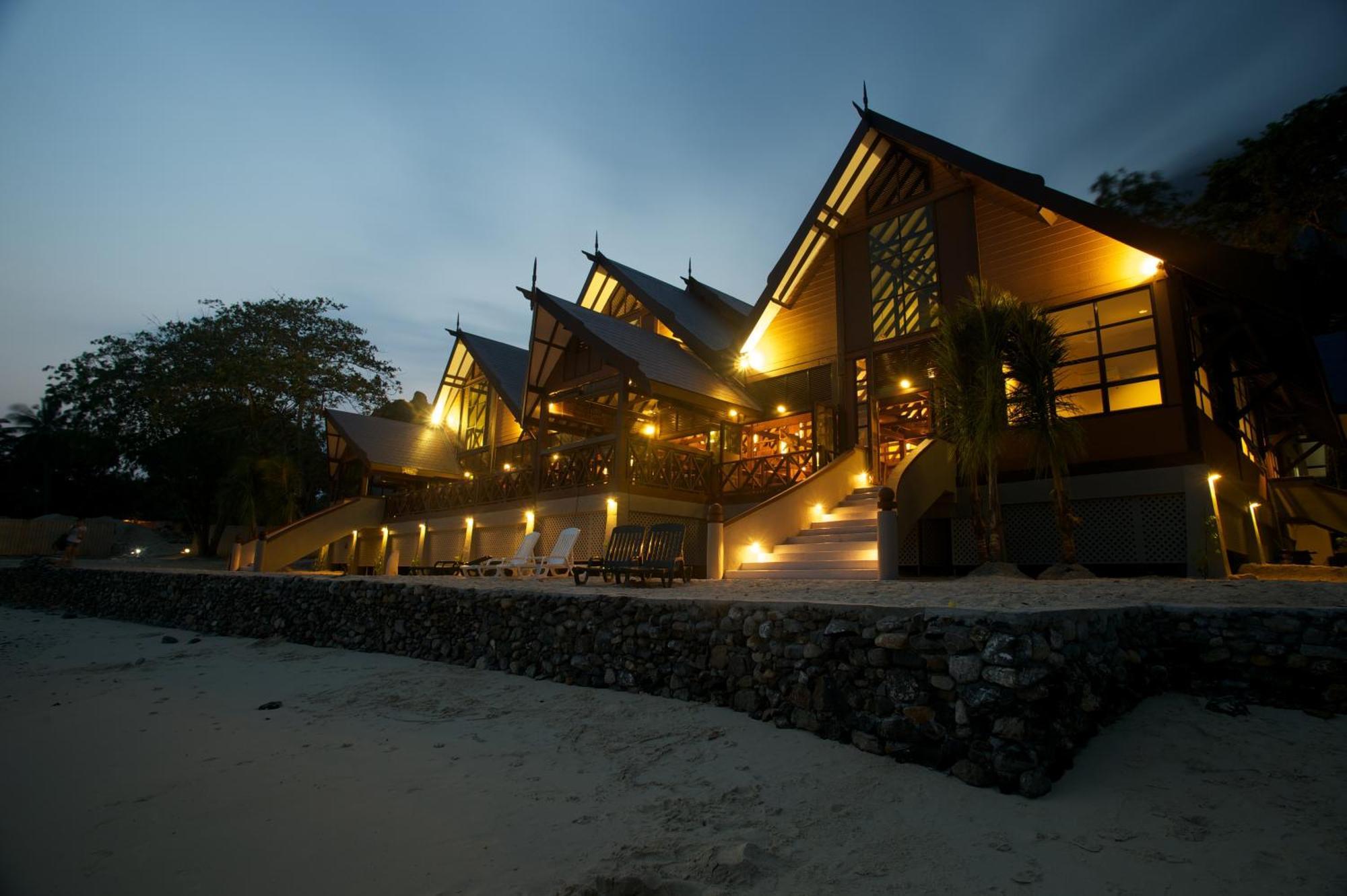 Tunamaya Beach&Spa Resort Kampong Mukut Exterior foto
