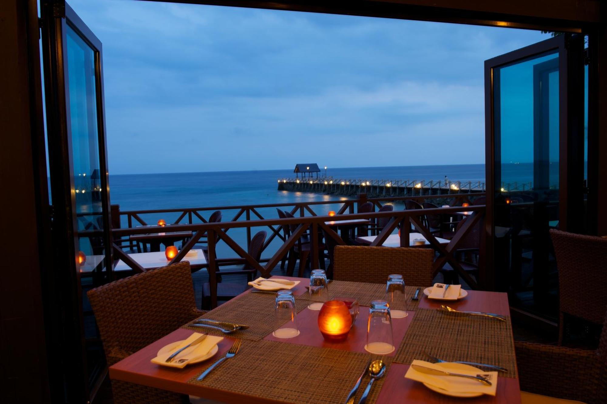 Tunamaya Beach&Spa Resort Kampong Mukut Exterior foto